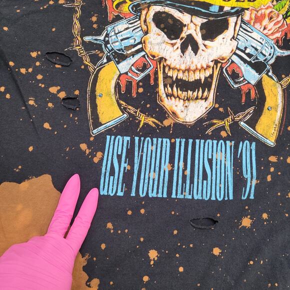 Guns-N-Roses Shirt Womens Large 21x26 Distressed Thrashed - Picture 4 of 12